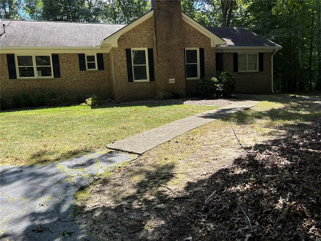 3 bed, 2.0 bath, 1876 sqft, $2,495 — Photo 3