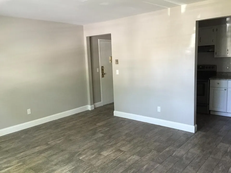 107 Kenneth St