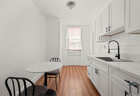 2nd image of 1021 N Mariposa Ave APT 11