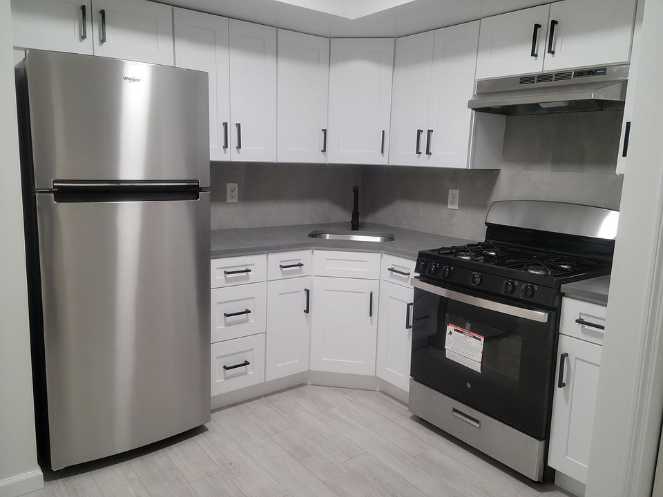 1st image of 194 Essex Dr #1