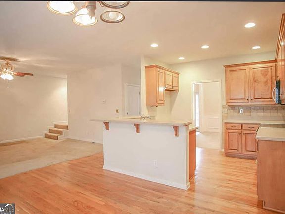 2nd image of 993 Mason Lee Ave