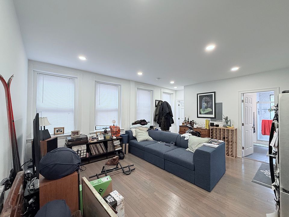 1st image of 7 Myrtle St APT 2