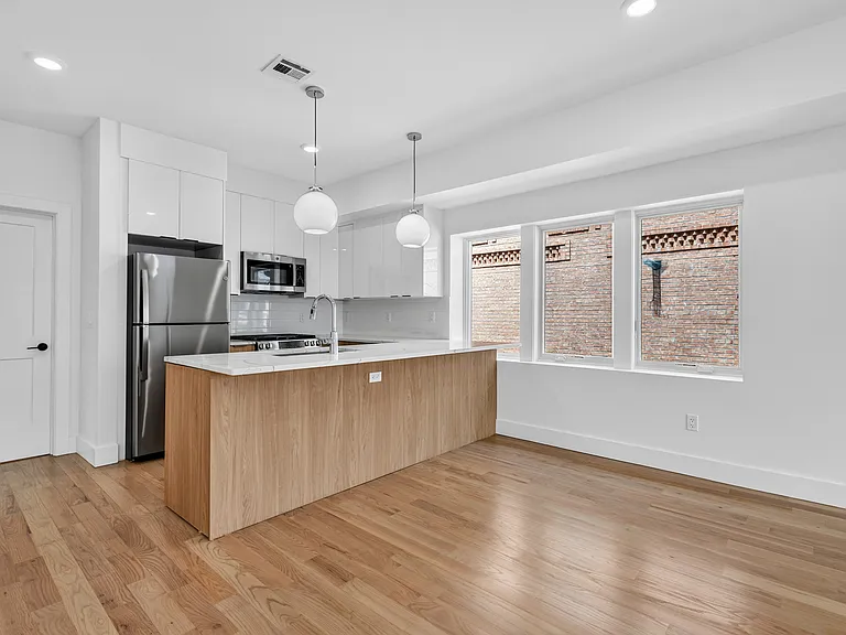 46 Hudson Ave #A — Photo 4