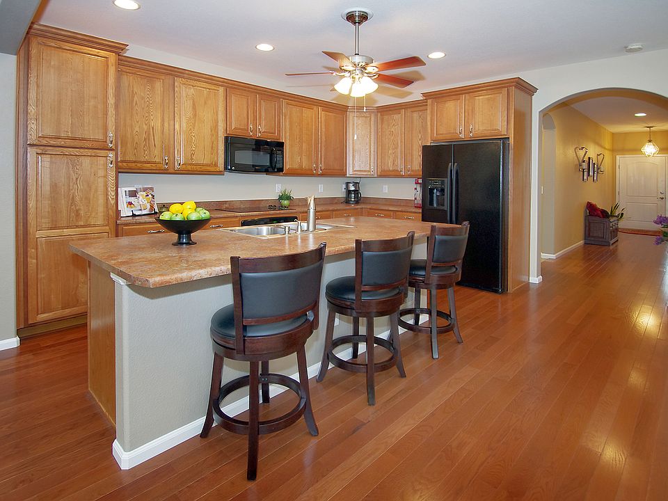 Spacious kitchen!