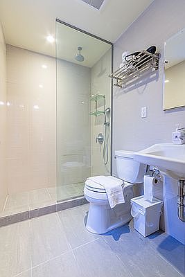 5th image of 35 E 7th St APT 1R