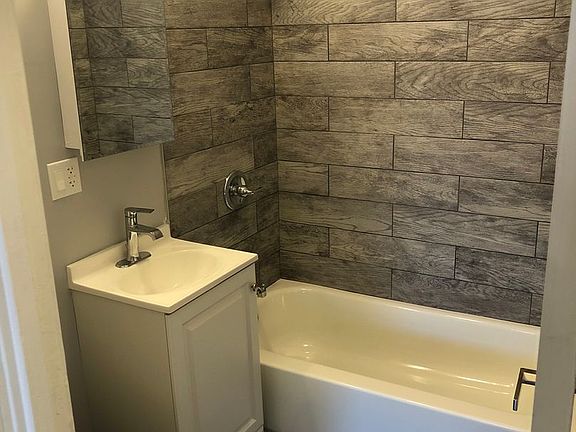 3rd image of 7046 S Crandon Ave APT 201