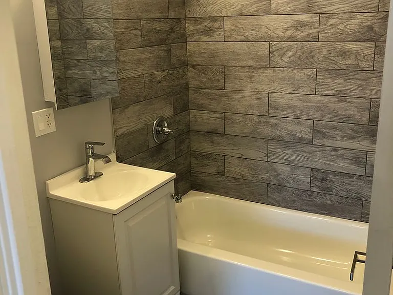 7046 S Crandon Ave — Photo 4
