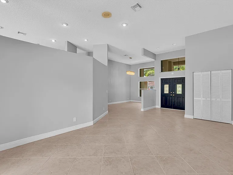 10434 NW 6th Ct — Photo 10