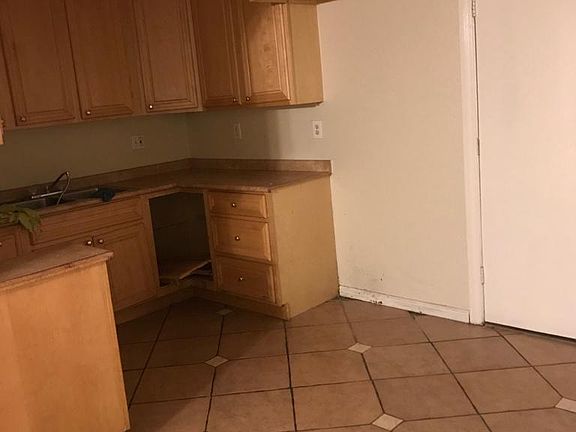2nd image of 24926 Cottonwood Ave