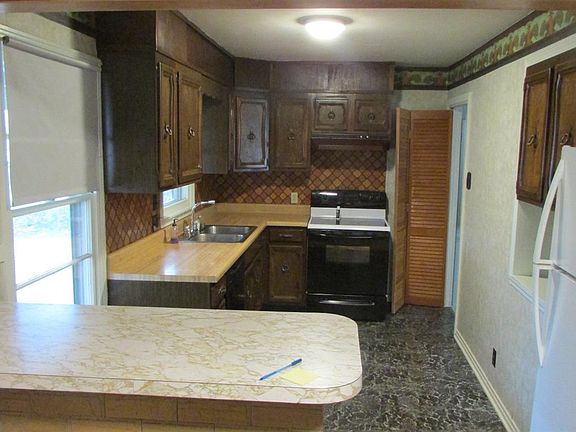 4th image of 1314 Roach St