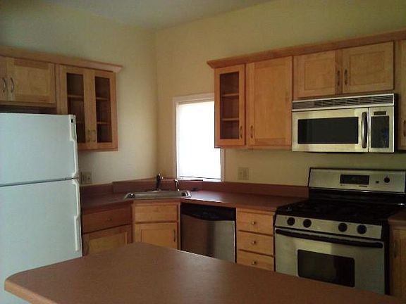 4th image of 415 B Ave W
