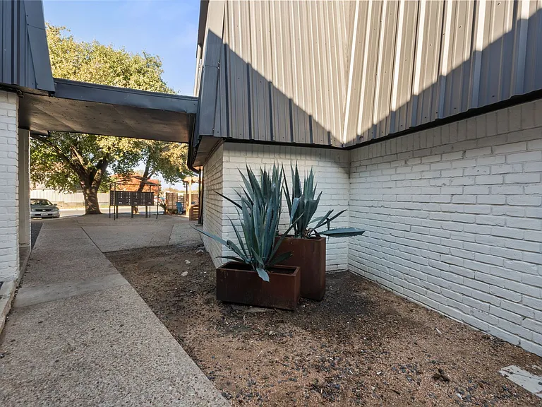 Magnolia Flats — Photo 26