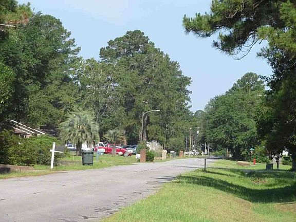 Exterior Neighborhood (street photo)