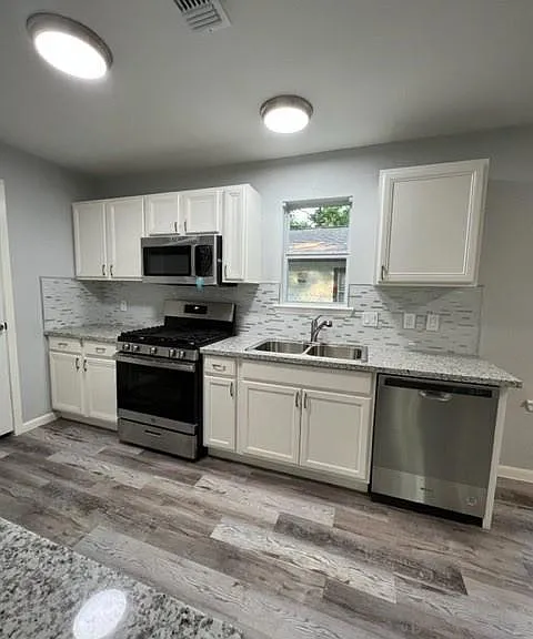 710 Avenue J Pl — Photo 7