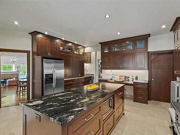4th image of 3530 Gladstone Blvd