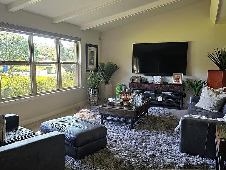 155 Robins Ln — Photo 9