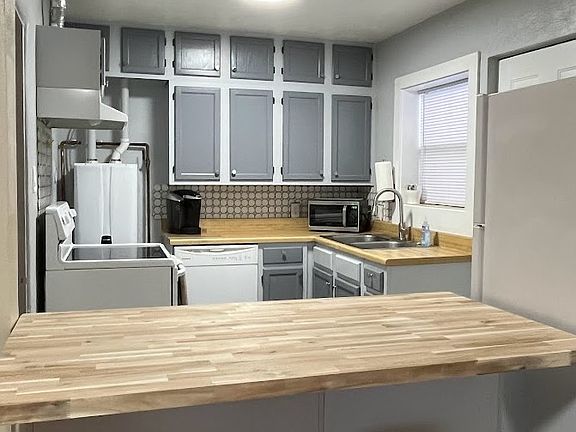 3rd image of 510 Vassar Dr SE