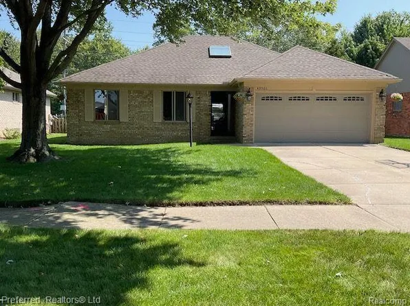 49501 Heath Place Ct, Chesterfield, MI 48047
