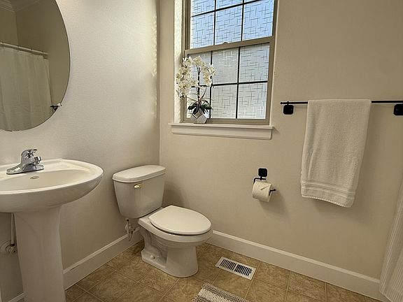 4th image of 11402 NE 43rd Ave