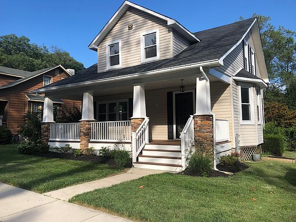 2nd image of 123 Oakdale Ave