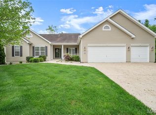 406 Fox Run Dr, O'Fallon, MO 63368