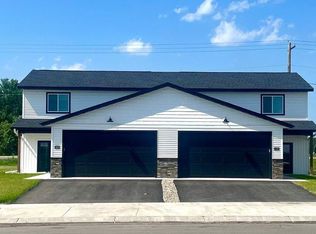 3104 Scotch Ln, Mankato, MN 56001