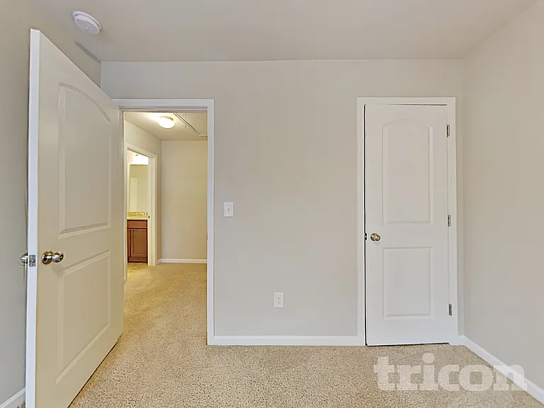 2046 Aragon Ln — Photo 12
