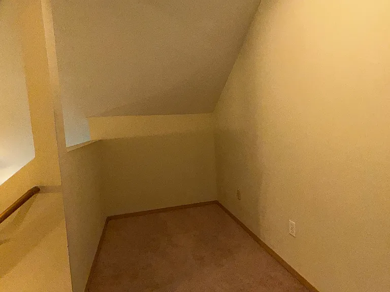 410 S Robert St — Photo 16