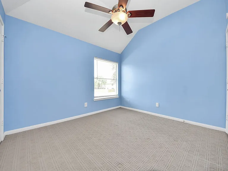 435 Leisure Dr — Photo 37