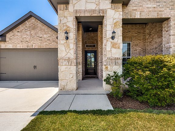 3rd image of 1404 Lakeview Dr
