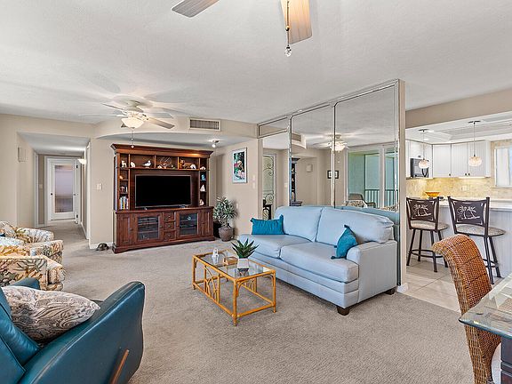 3rd image of 130 Coco Plum Dr APT 402