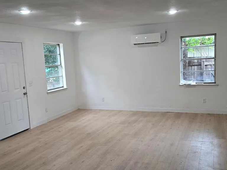 707 Raymond St — Photo 17