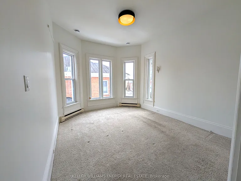 35 King St #4 — Photo 14