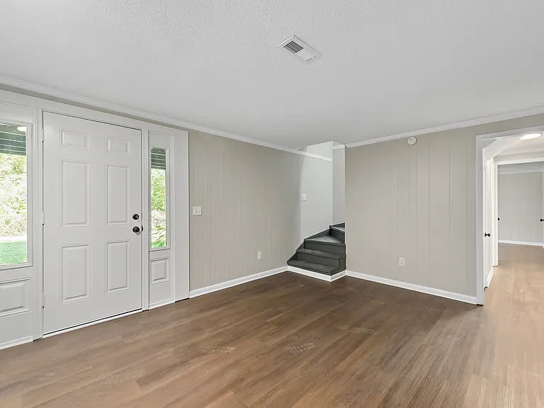 105 Windcreek Ln — Photo 32