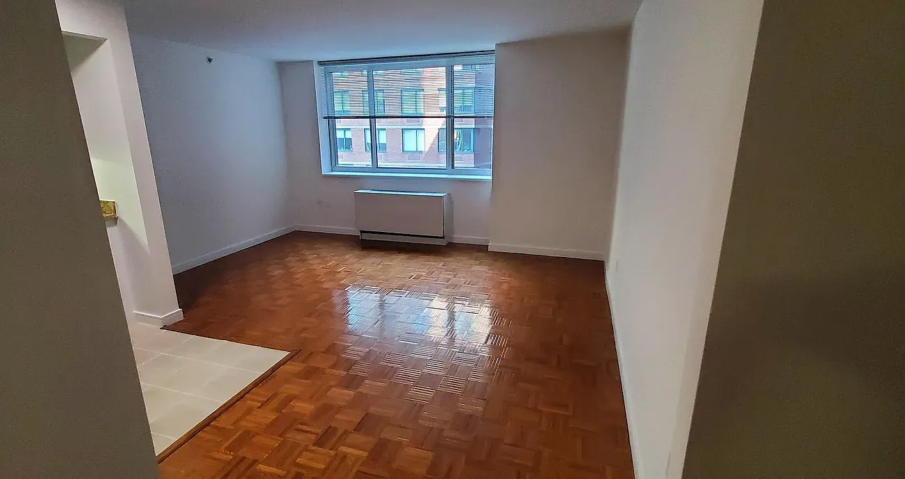 33 West End Avenue — Photo 2