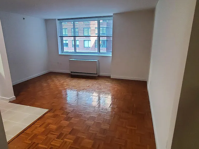 33 W End Ave #11B — Photo 6
