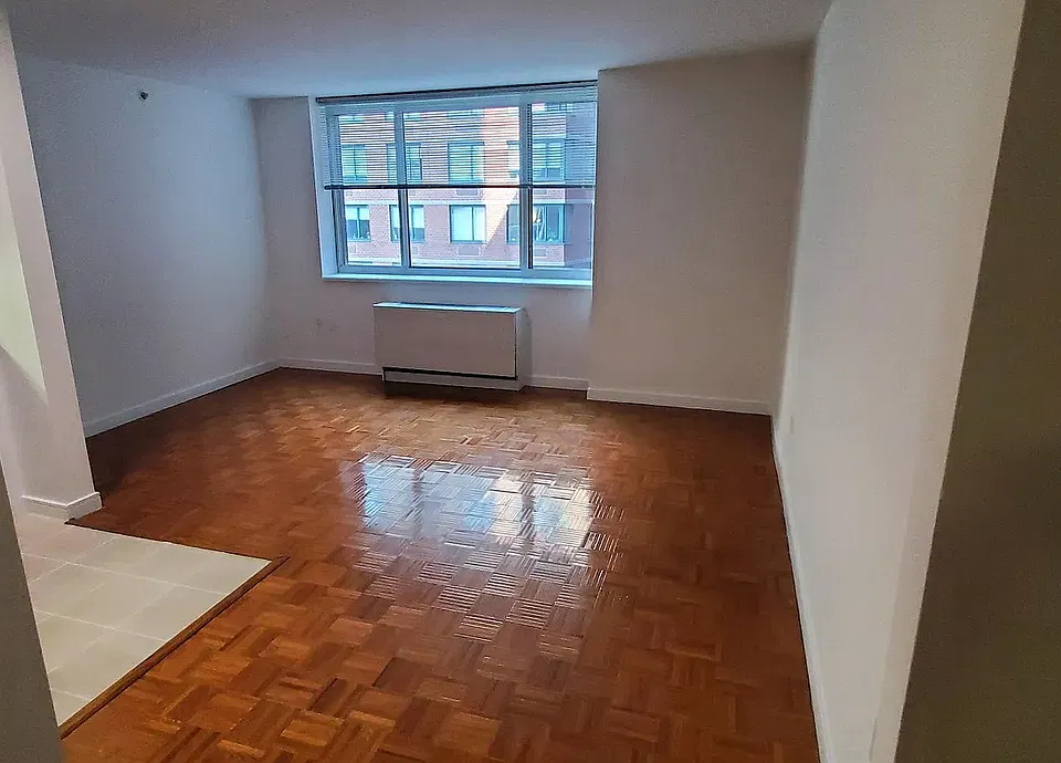 Windows 7 Loading Logo 33 W End Ave New York NY | Zillow