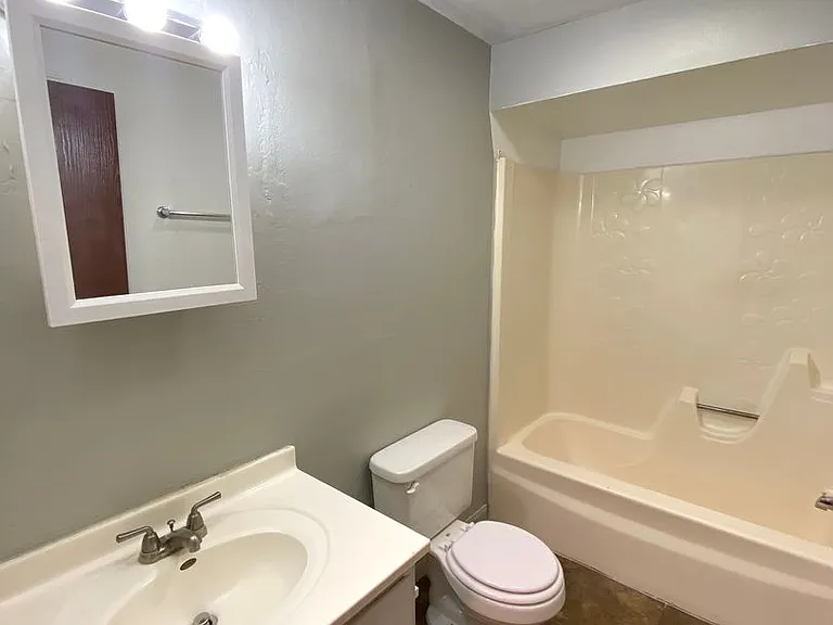 1211 W Chestnut Street — Photo 8