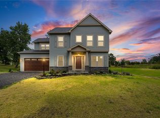 6021 Medalist Ln, Canandaigua, NY 14424