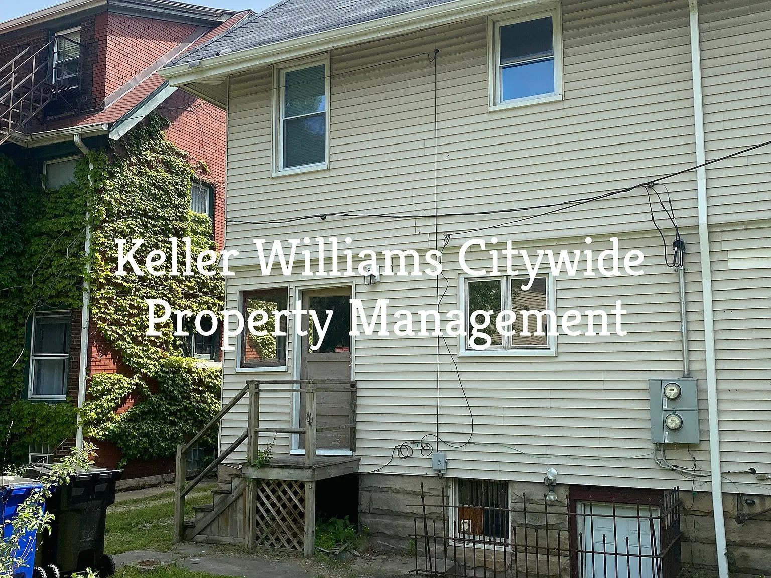 4 bedroom 3 bathroom side by side duplex Edgewater Neighborhood! — Photo 3