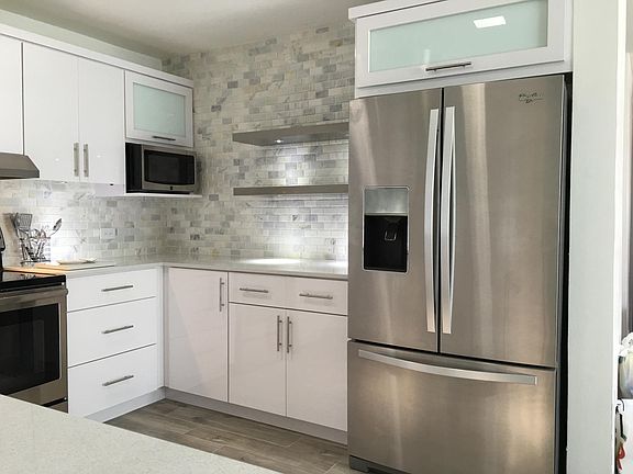 2nd image of 837 Calle Magnolia