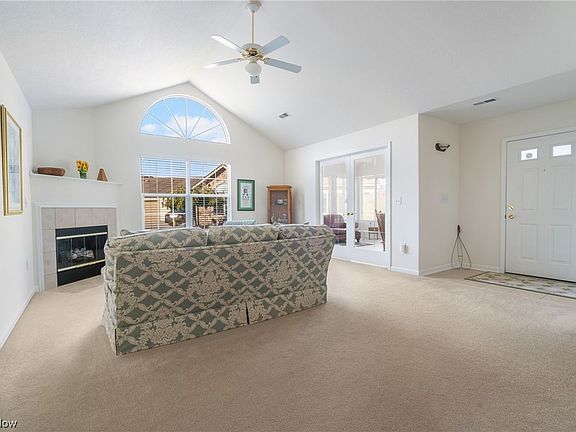 4th image of 693 Crossings Cir