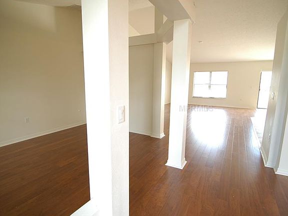 5th image of 1101 Oak Landing Dr