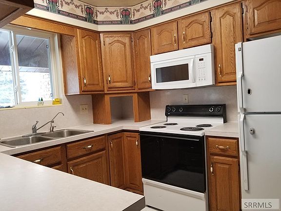 4th image of 820 N Bergeson Dr