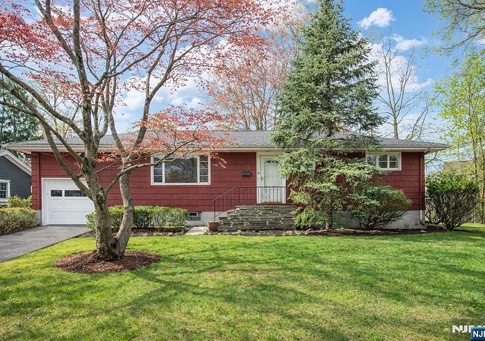 1st image of 10 Laurel Pl