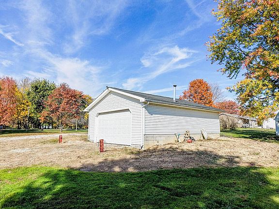 3rd image of 9934 Ashley Rd