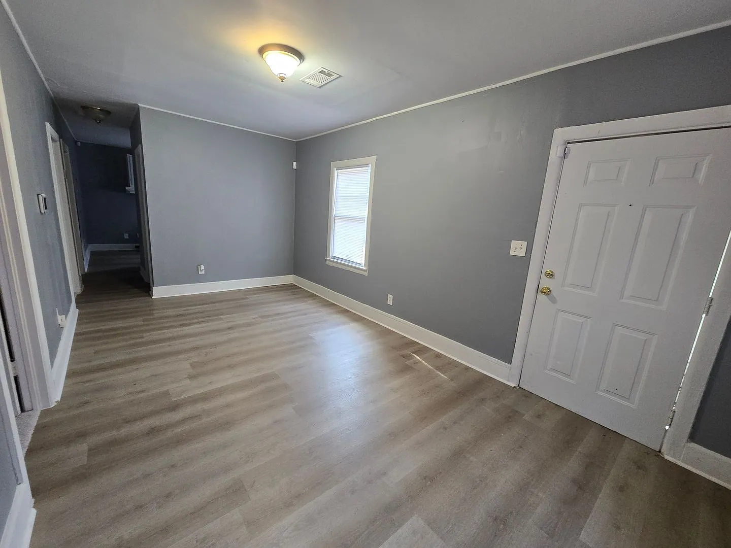 Updated Flooring and Paint! — Photo 3