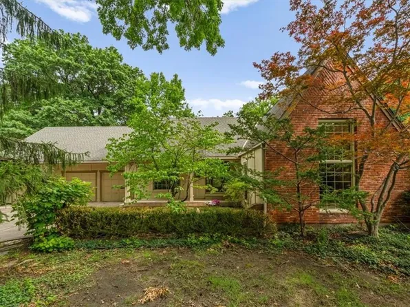 2326 W 95th St, Leawood, KS 66206