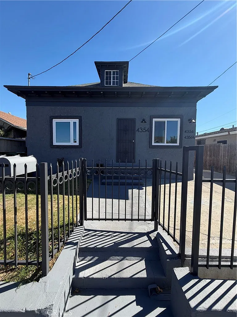 3 bed, 1000 sqft, $3,100 — Photo 1