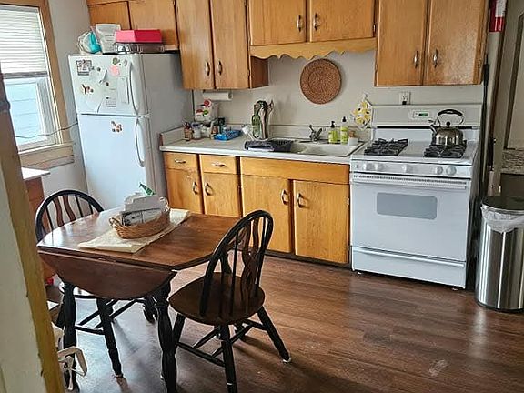 2nd image of 1060 Edina St